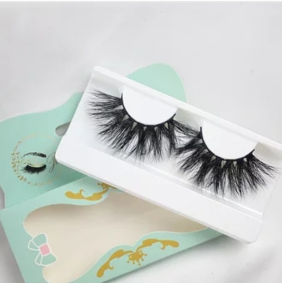 Betty Mink Lashes - Picture 3 of 4